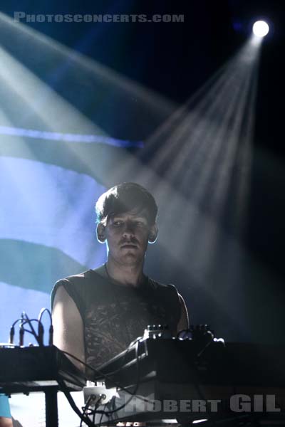 FOALS - 2010-11-25 - PARIS - Elysee Montmartre - Edwin Congreave